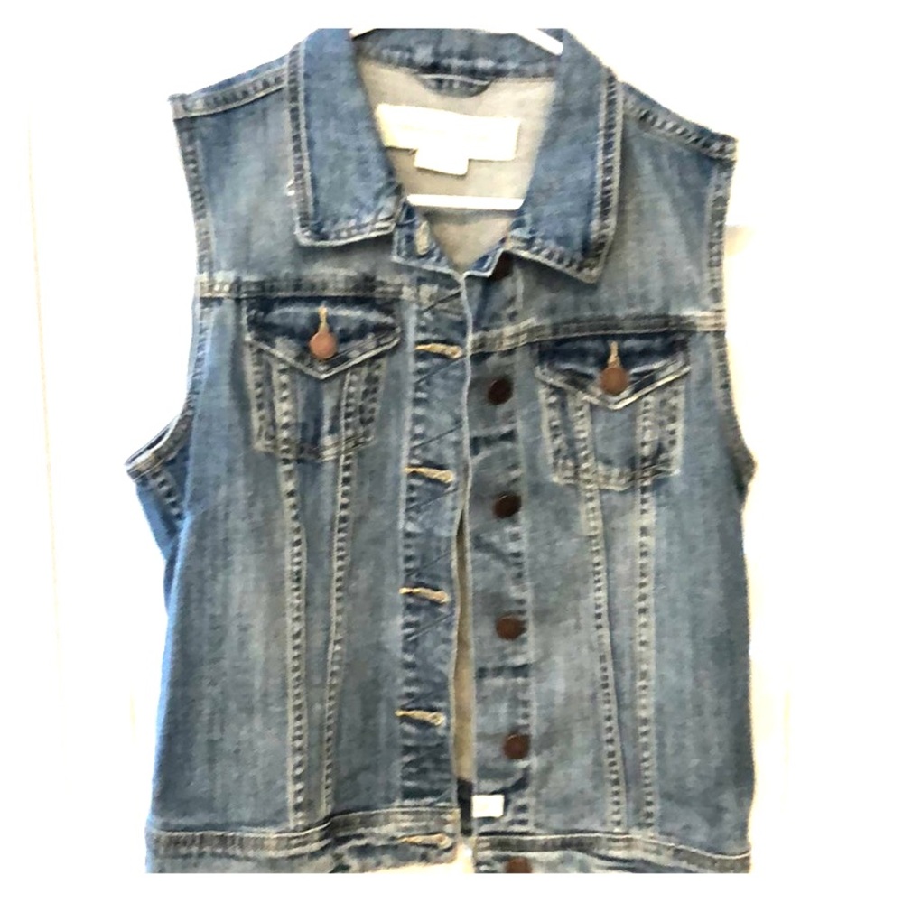 Sleeveless jean jacket